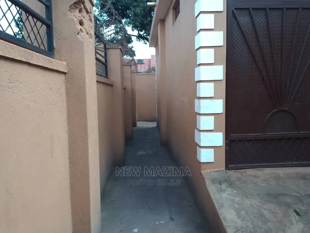 3bdrm Bungalow in Salaama Munyonyo Rd, Central Division for Rent