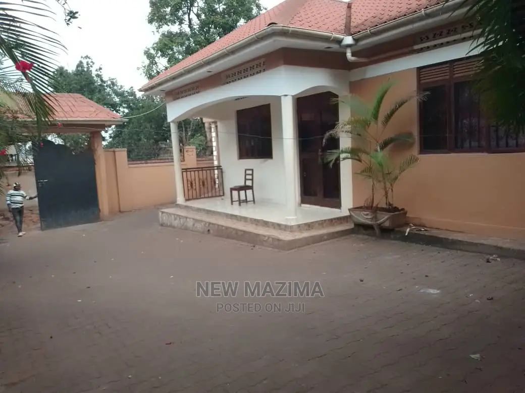 3bdrm Bungalow in Salaama Munyonyo Rd, Central Division for Rent