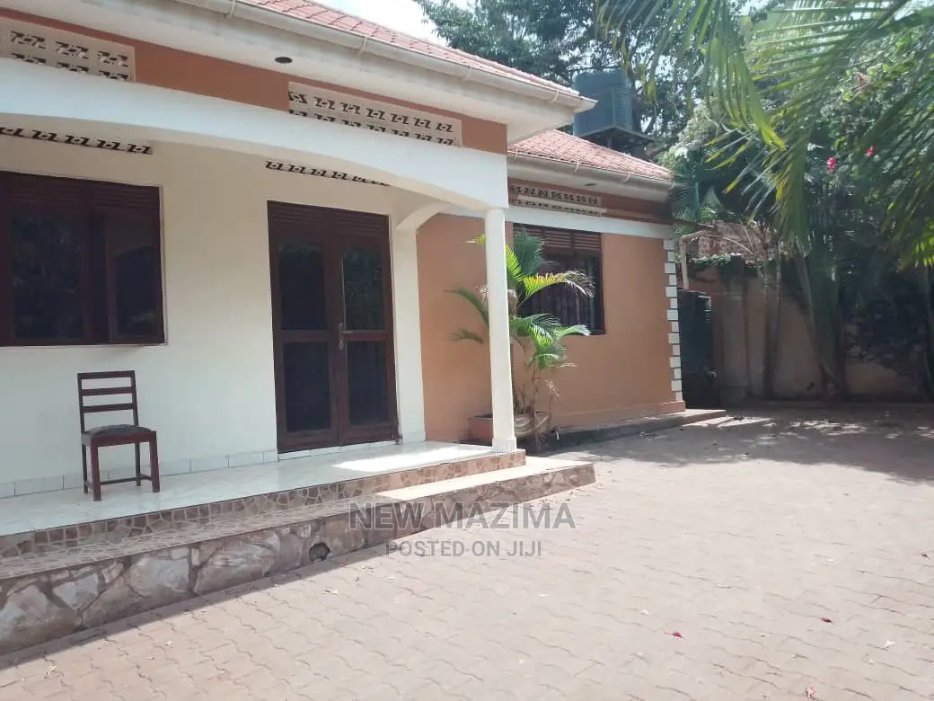 3bdrm Bungalow in Salaama Munyonyo Rd, Central Division for Rent
