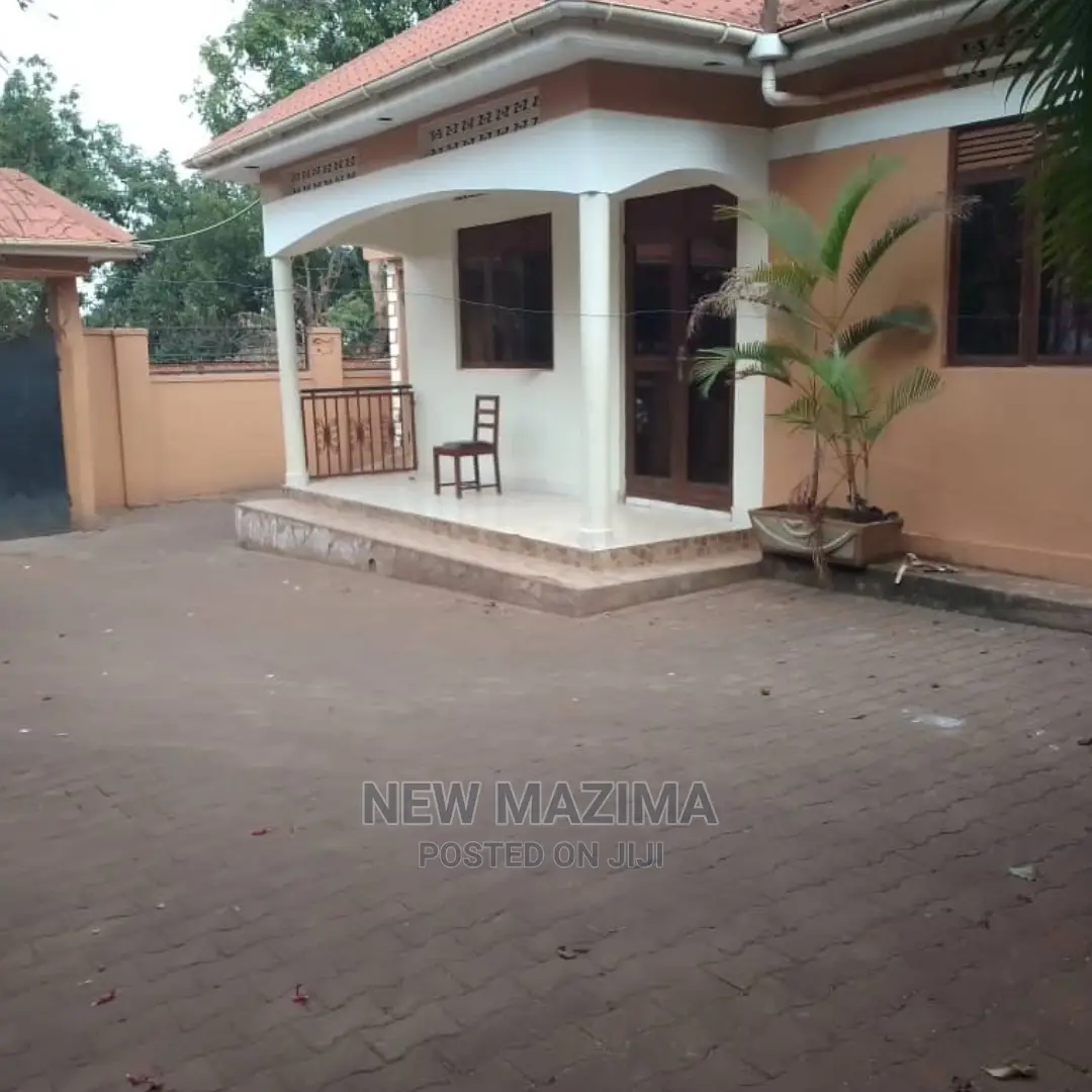 3bdrm Bungalow in Salaama Munyonyo Rd, Central Division for Rent