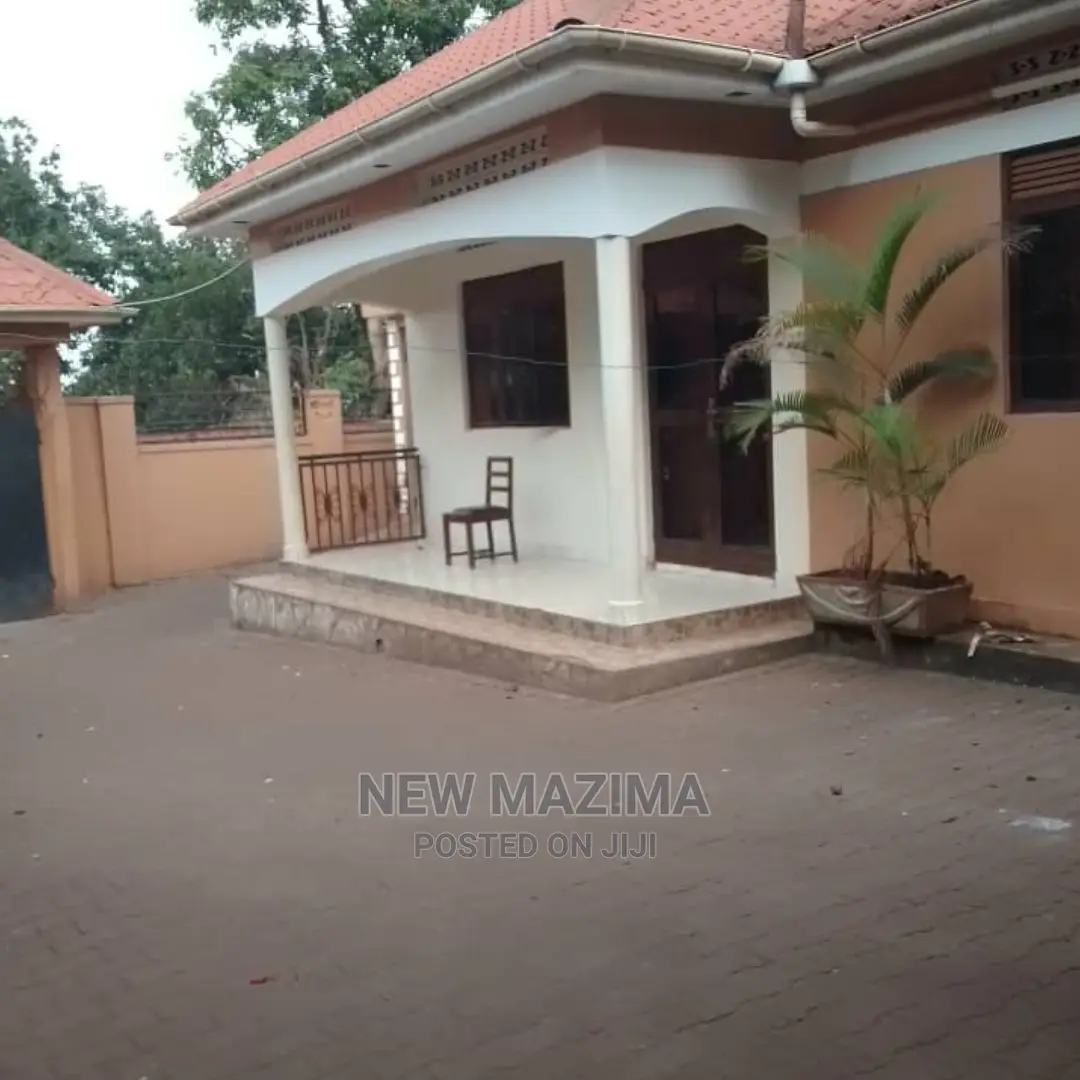 3bdrm Bungalow in Salaama Munyonyo Rd, Central Division for Rent