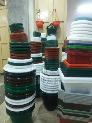 Diferent Plastic Flower Pots