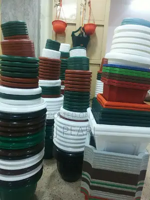 Diferent Plastic Flower Pots