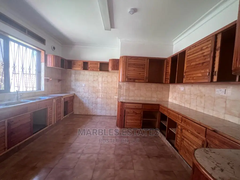 4bdrm Bungalow in Kololo, Central Division for Rent