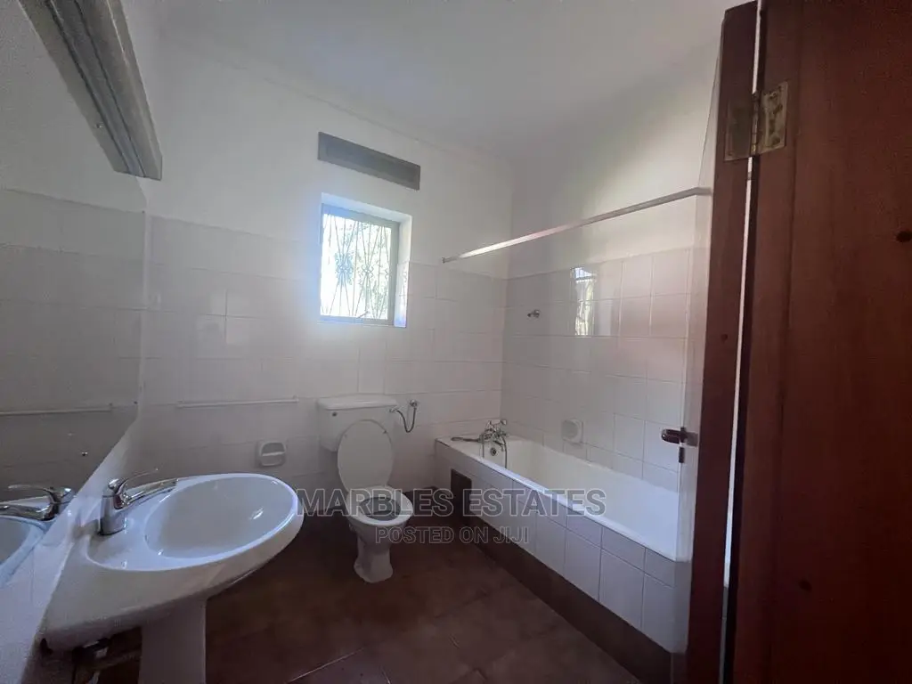 4bdrm Bungalow in Kololo, Central Division for Rent