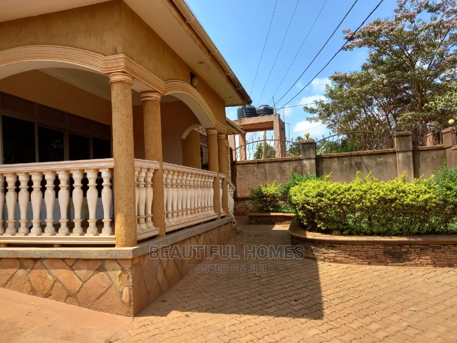 Furnished 5bdrm House in Kira for Sale