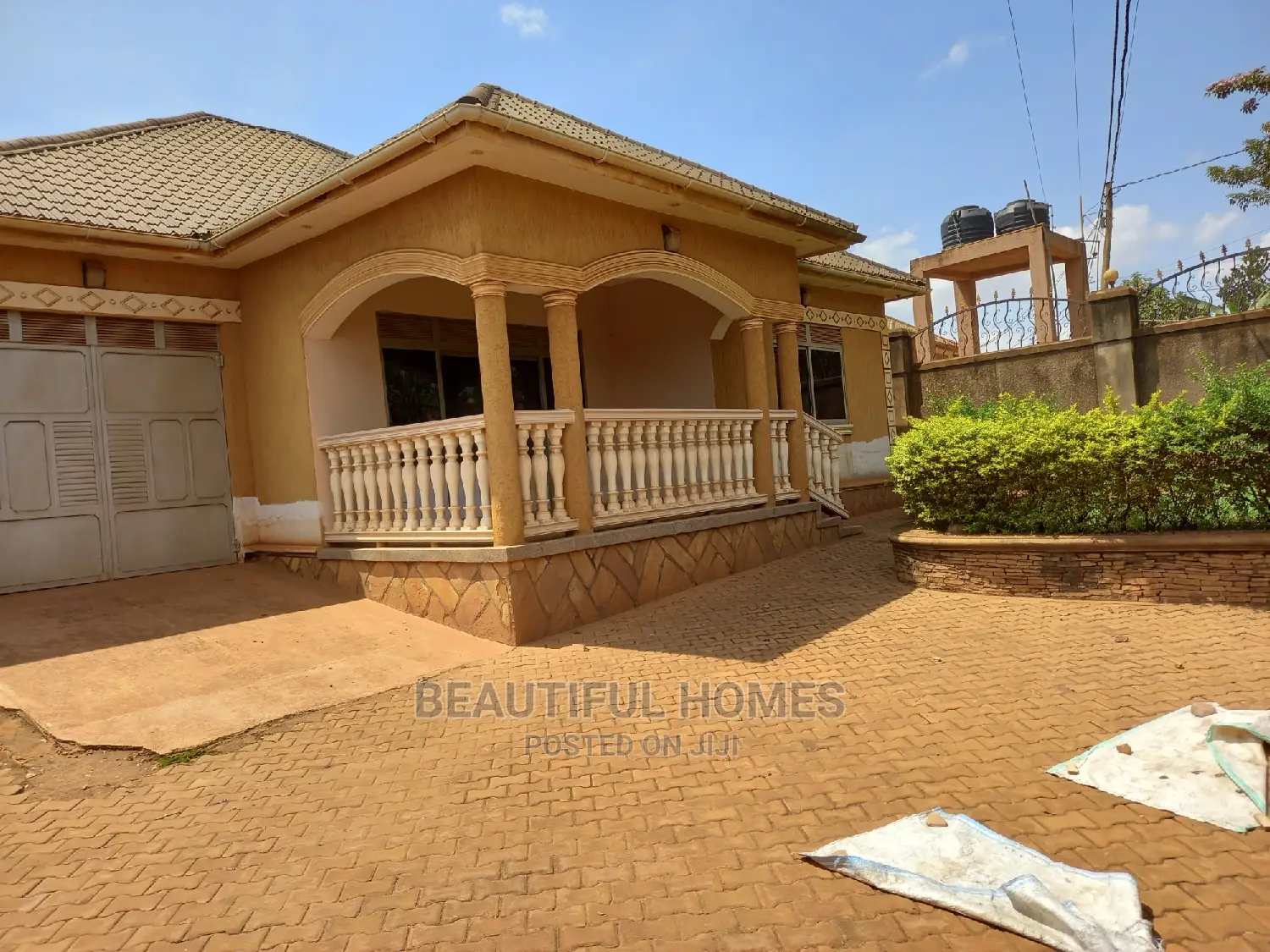 Furnished 5bdrm House in Kira for Sale