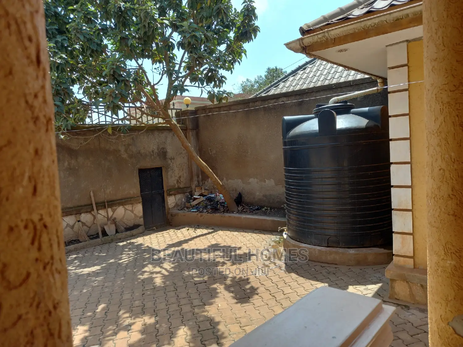 Furnished 5bdrm House in Kira for Sale