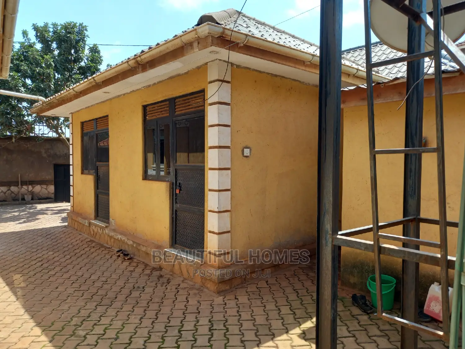 Furnished 5bdrm House in Kira for Sale
