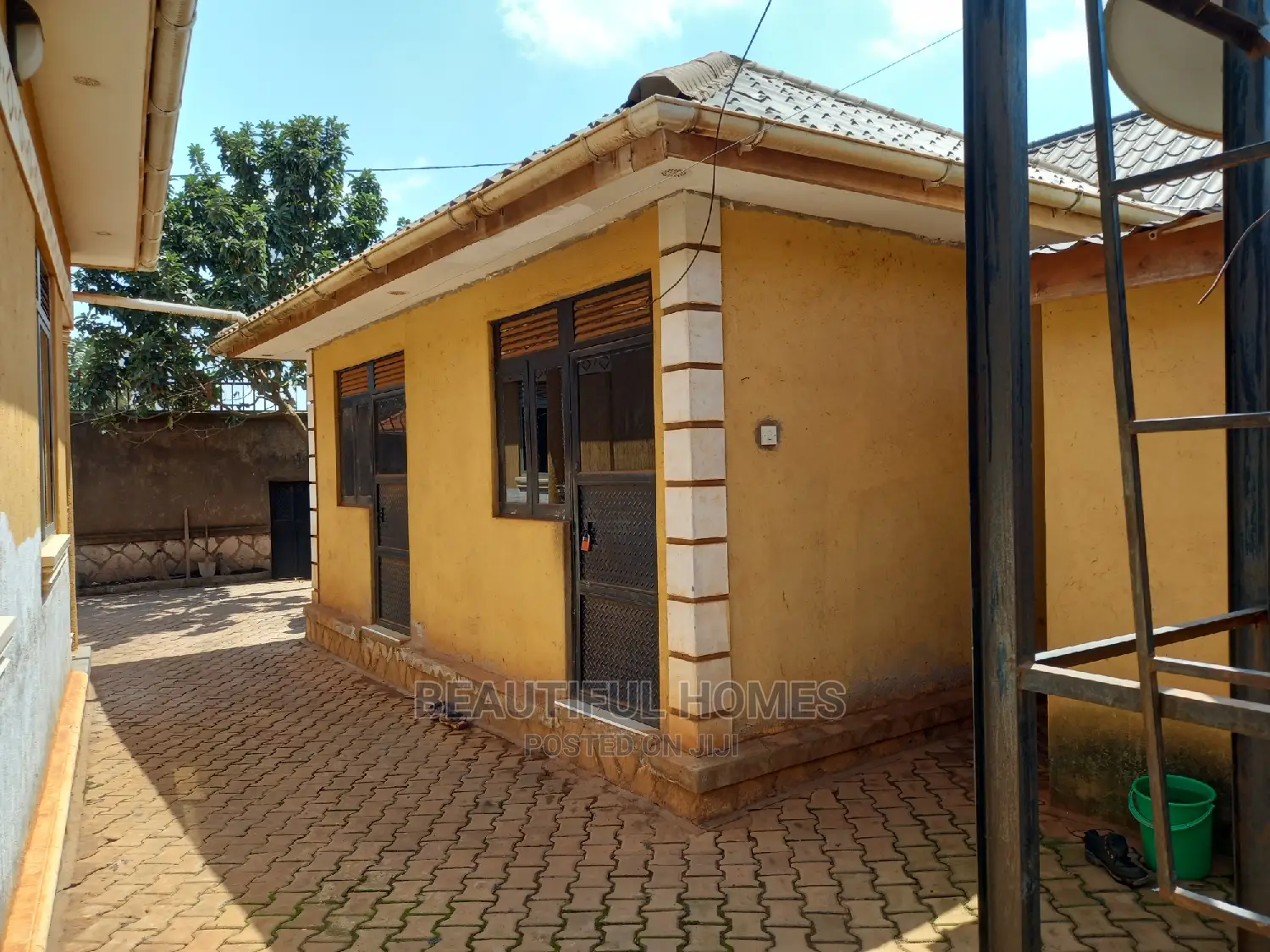 Furnished 5bdrm Bungalow in Kira for Sale