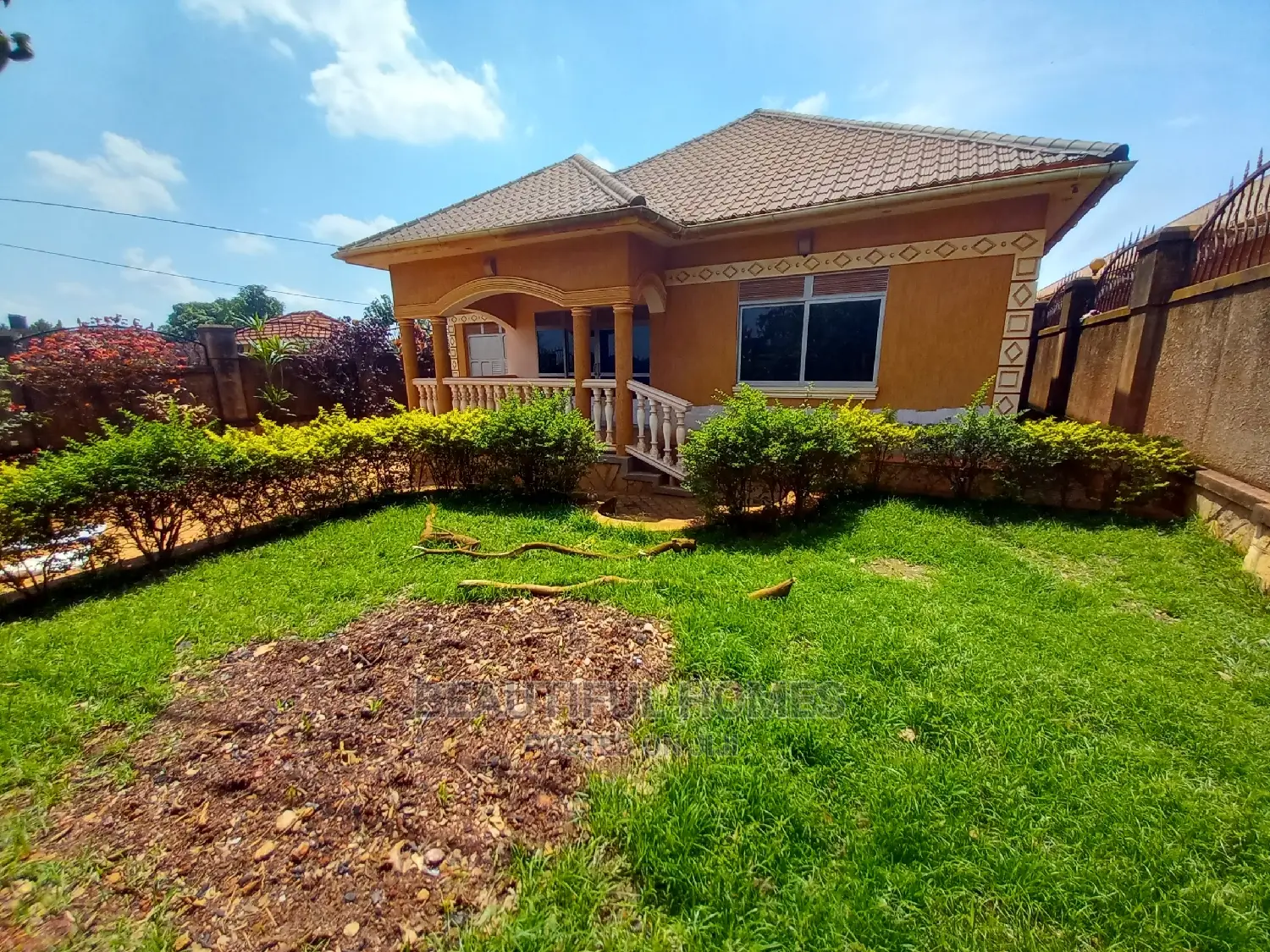 Furnished 5bdrm House in Kira for Sale