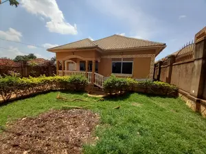 Furnished 5bdrm House in Kira for Sale