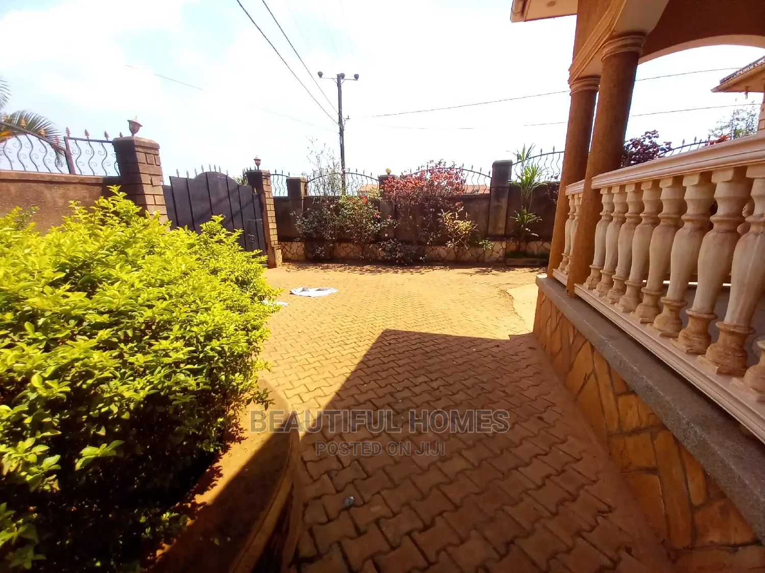 Furnished 5bdrm House in Kira for Sale