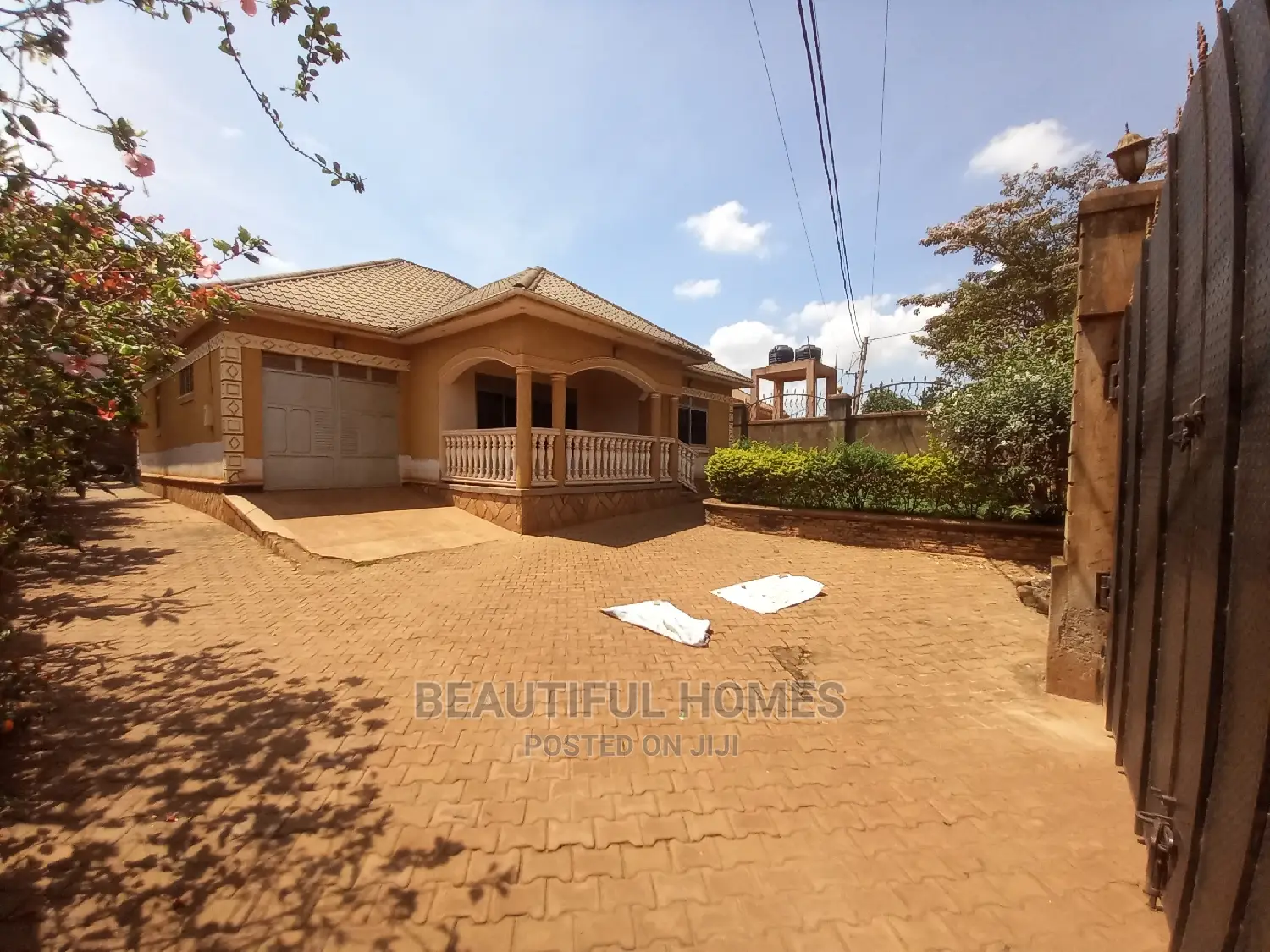 Furnished 5bdrm House in Kira for Sale