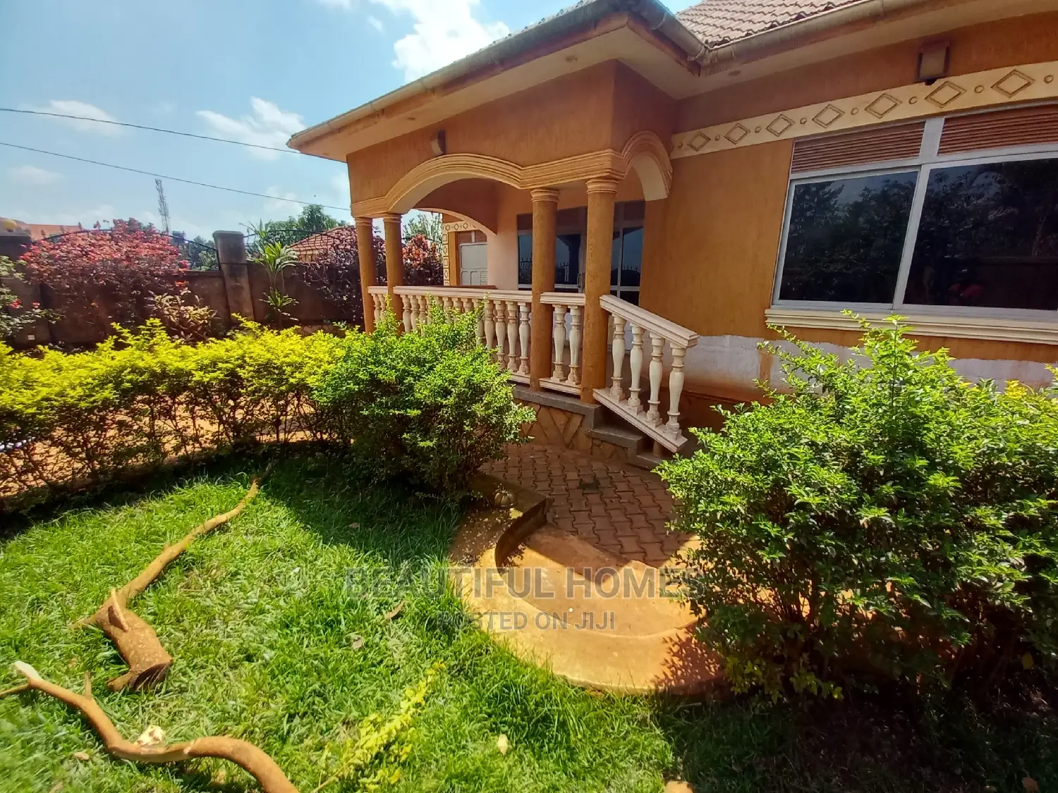 Furnished 5bdrm House in Kira for Sale