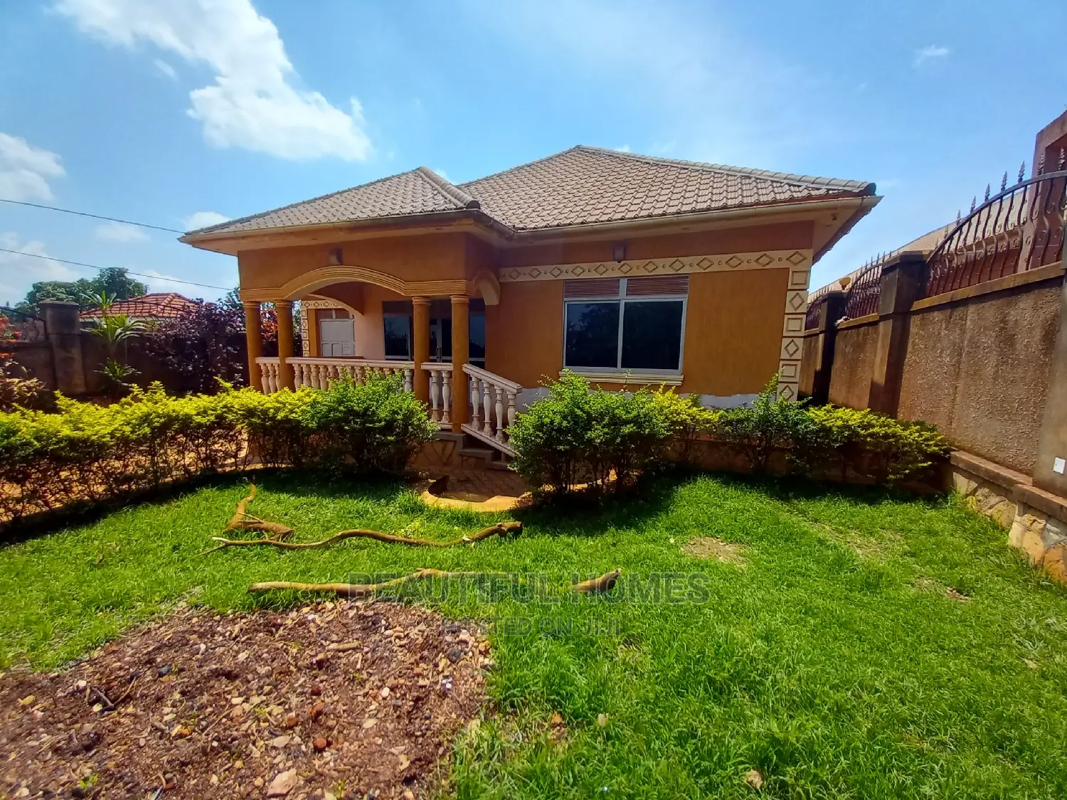 Furnished 5bdrm House in Kira for Sale