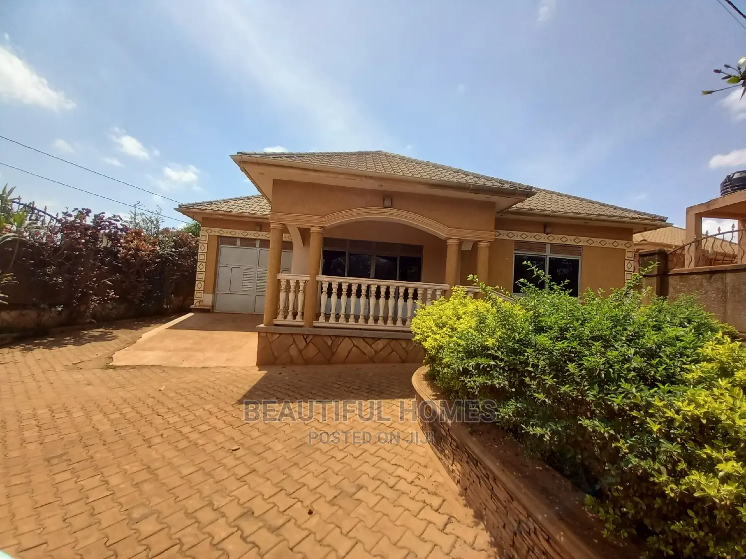 Furnished 5bdrm House in Kira for Sale