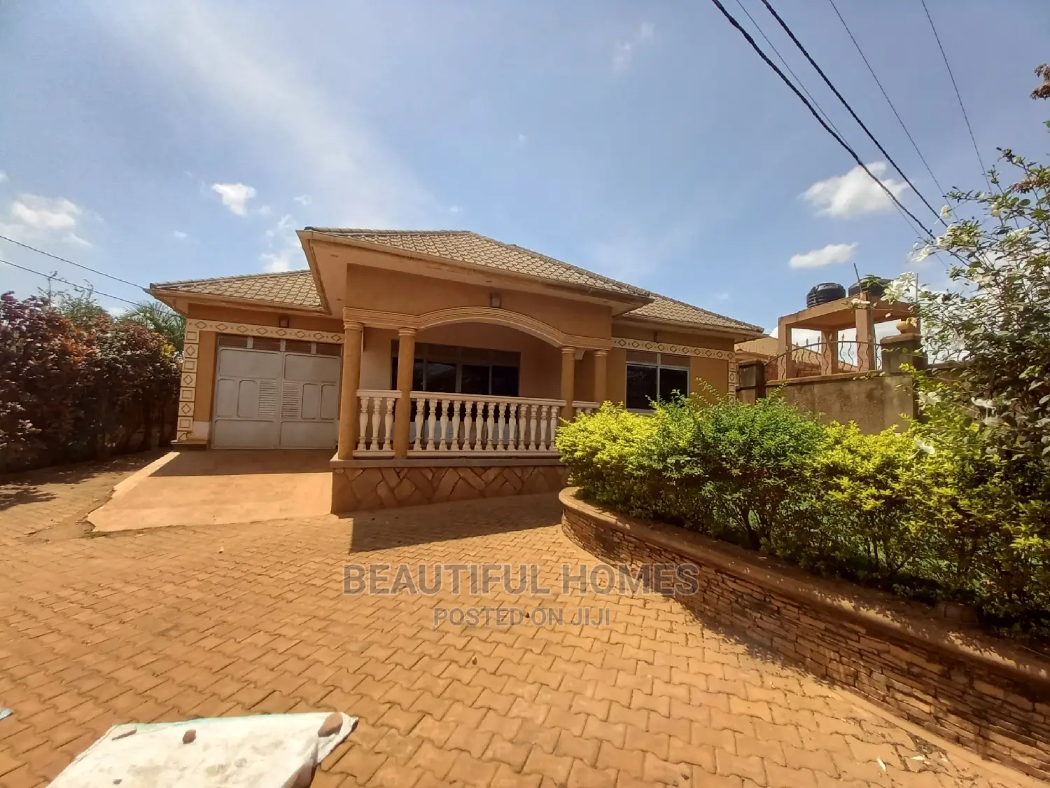 Furnished 5bdrm House in Kira for Sale