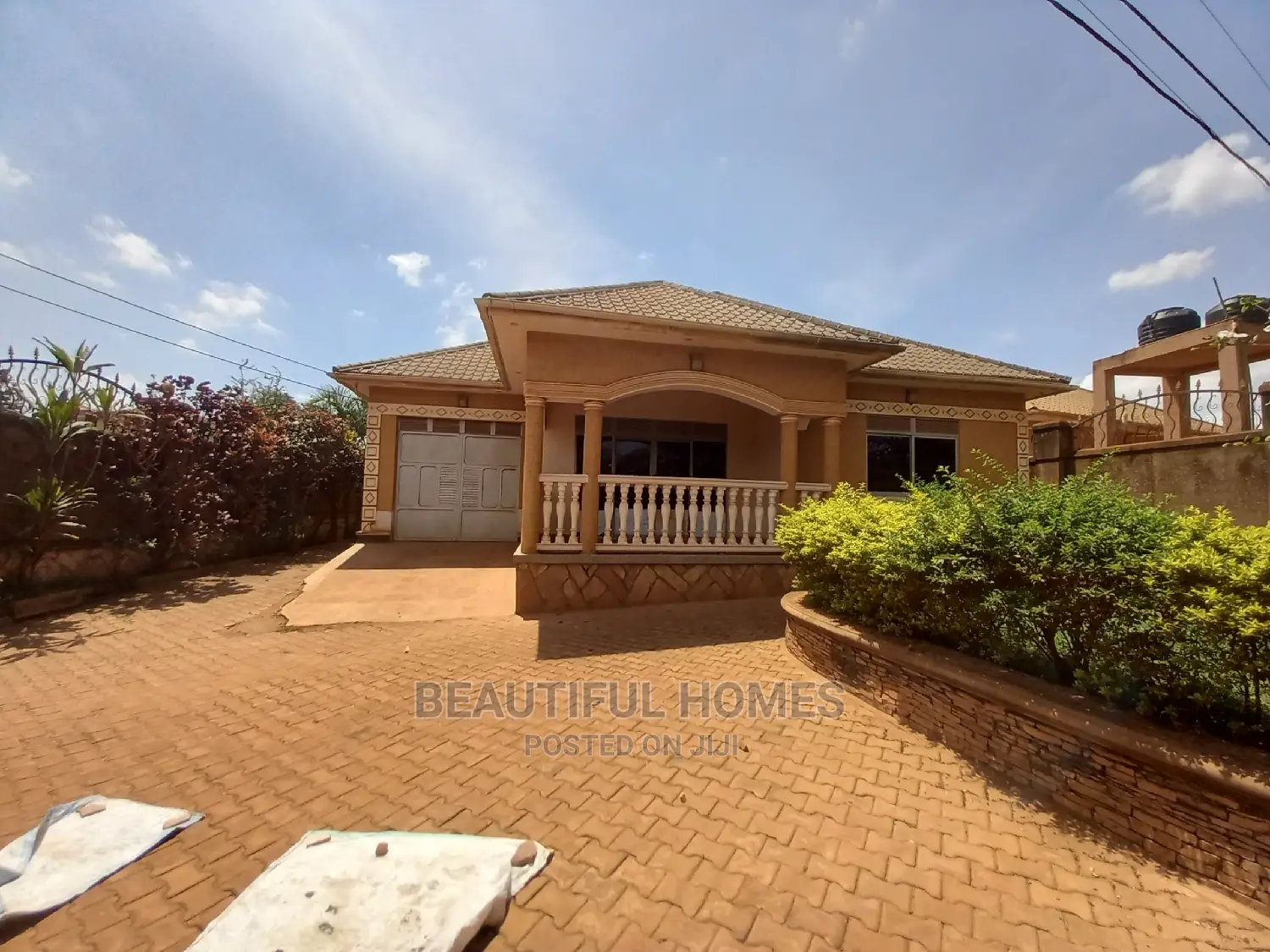 Furnished 5bdrm House in Kira for Sale