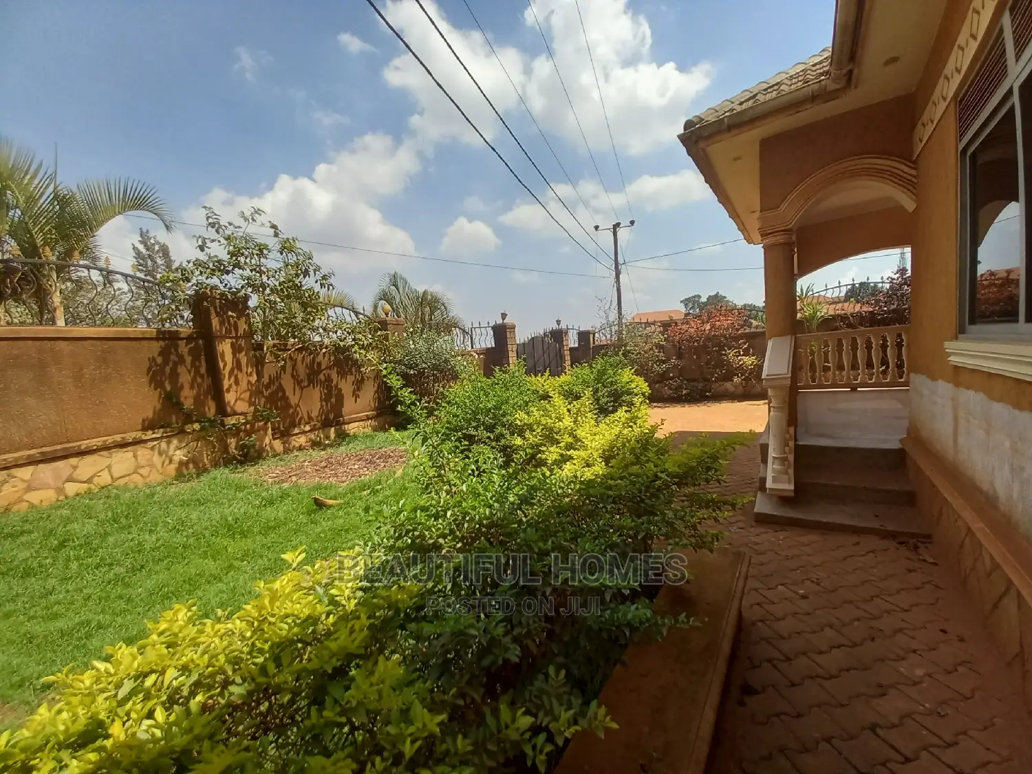 Furnished 5bdrm Bungalow in Kira for Sale