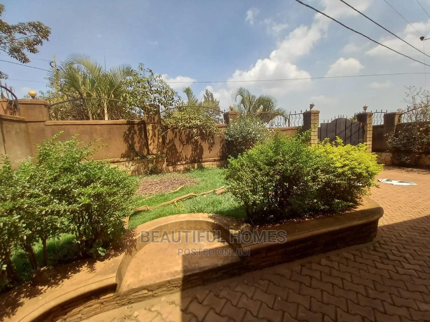 Furnished 5bdrm Bungalow in Kira for Sale