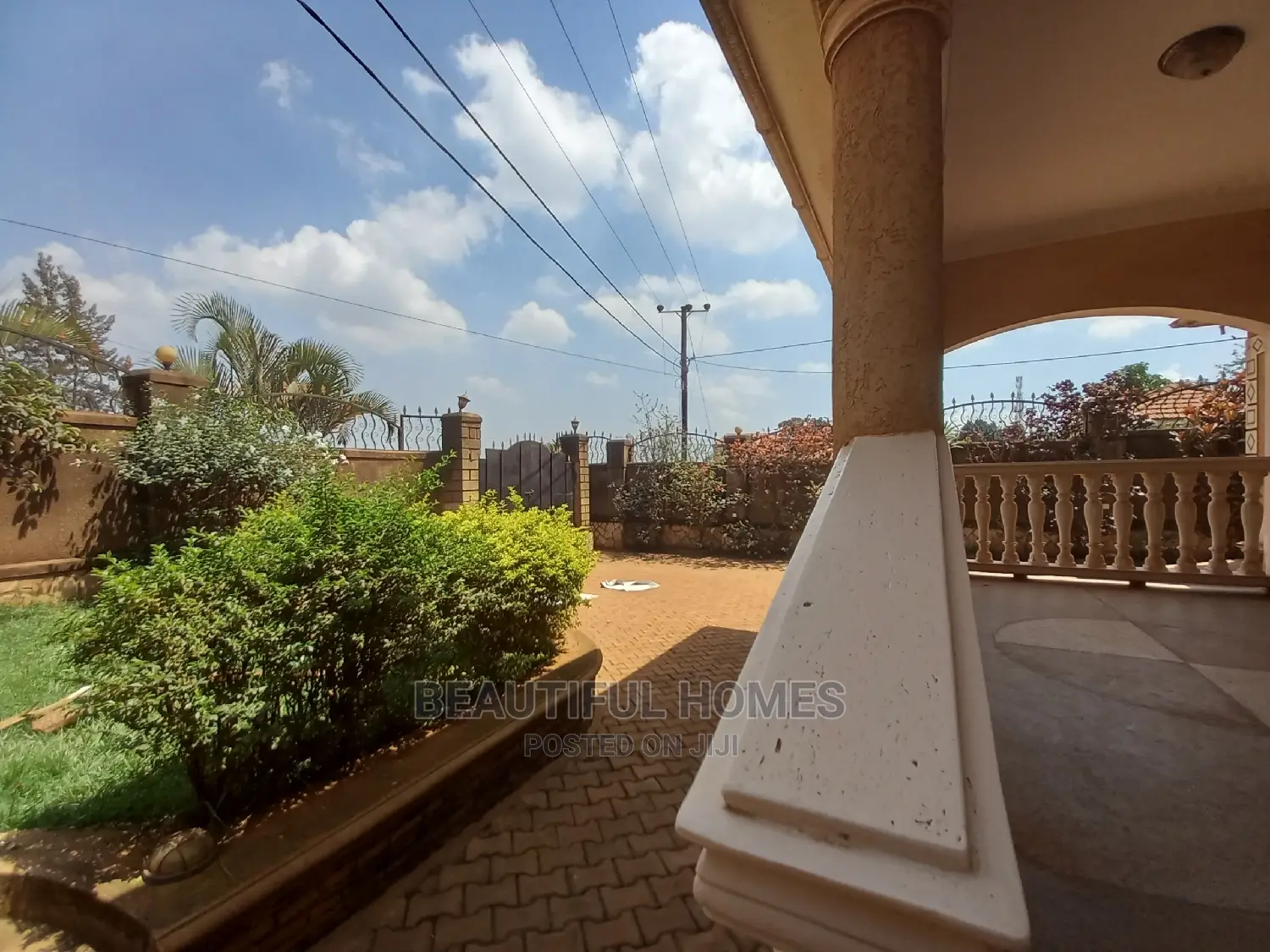 Furnished 5bdrm Bungalow in Kira for Sale
