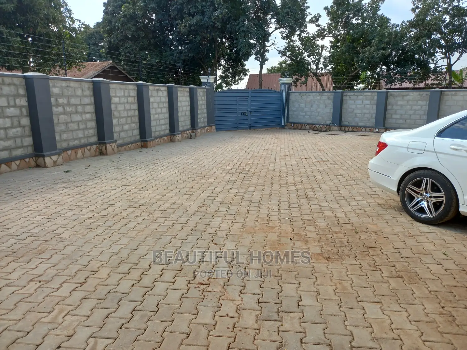 Furnished 2bdrm Block of Flats in Kira 1 for Sale