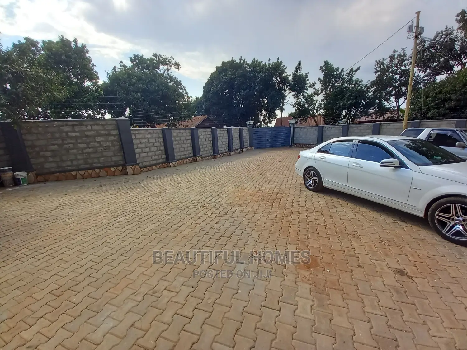 Furnished 2bdrm Block of Flats in Kira 1 for Sale
