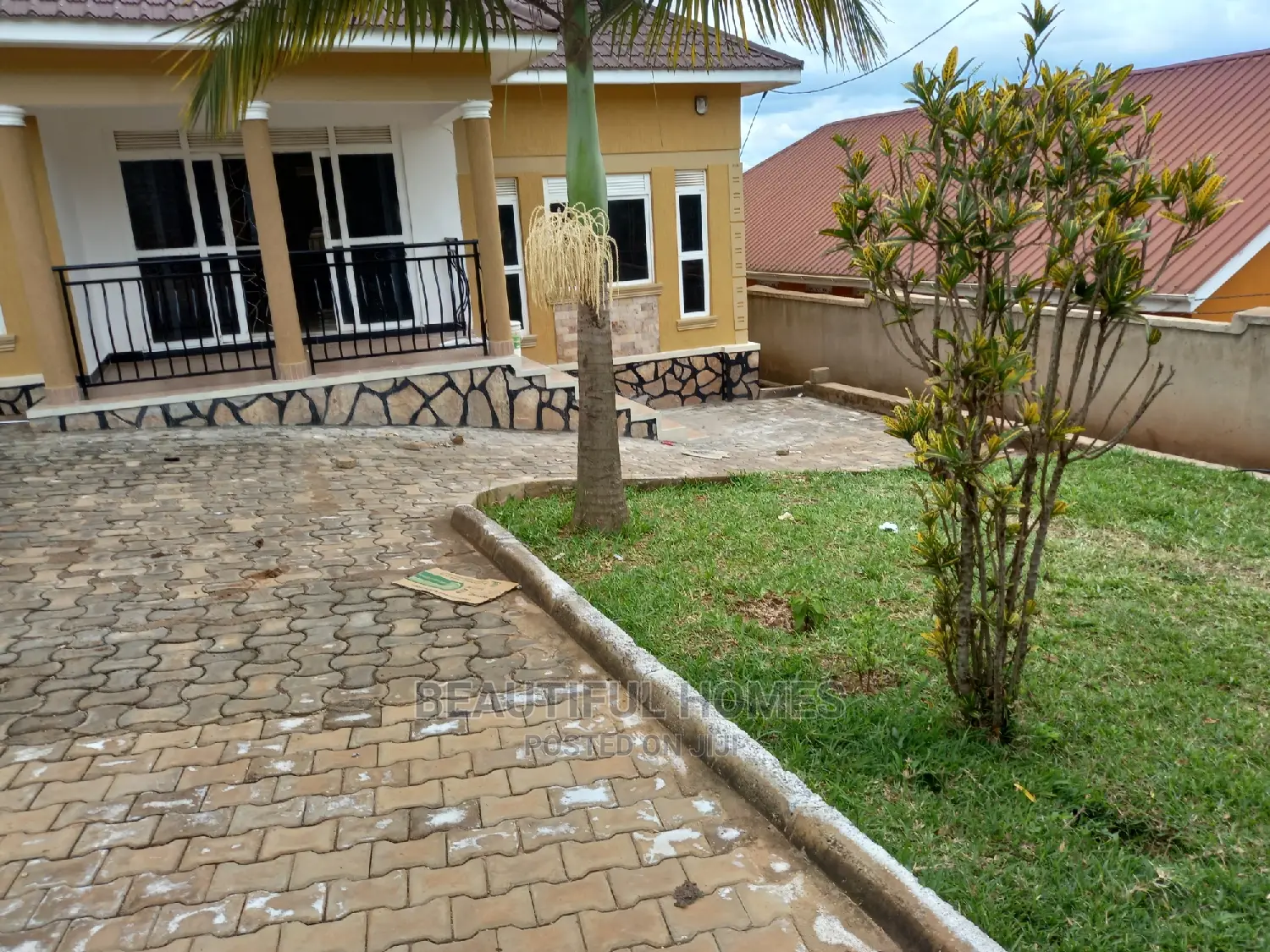 Furnished 3bdrm House in Kira for Sale