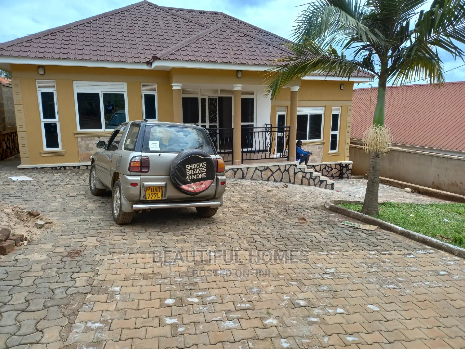 Furnished 3bdrm House in Kira Corporate for Sale