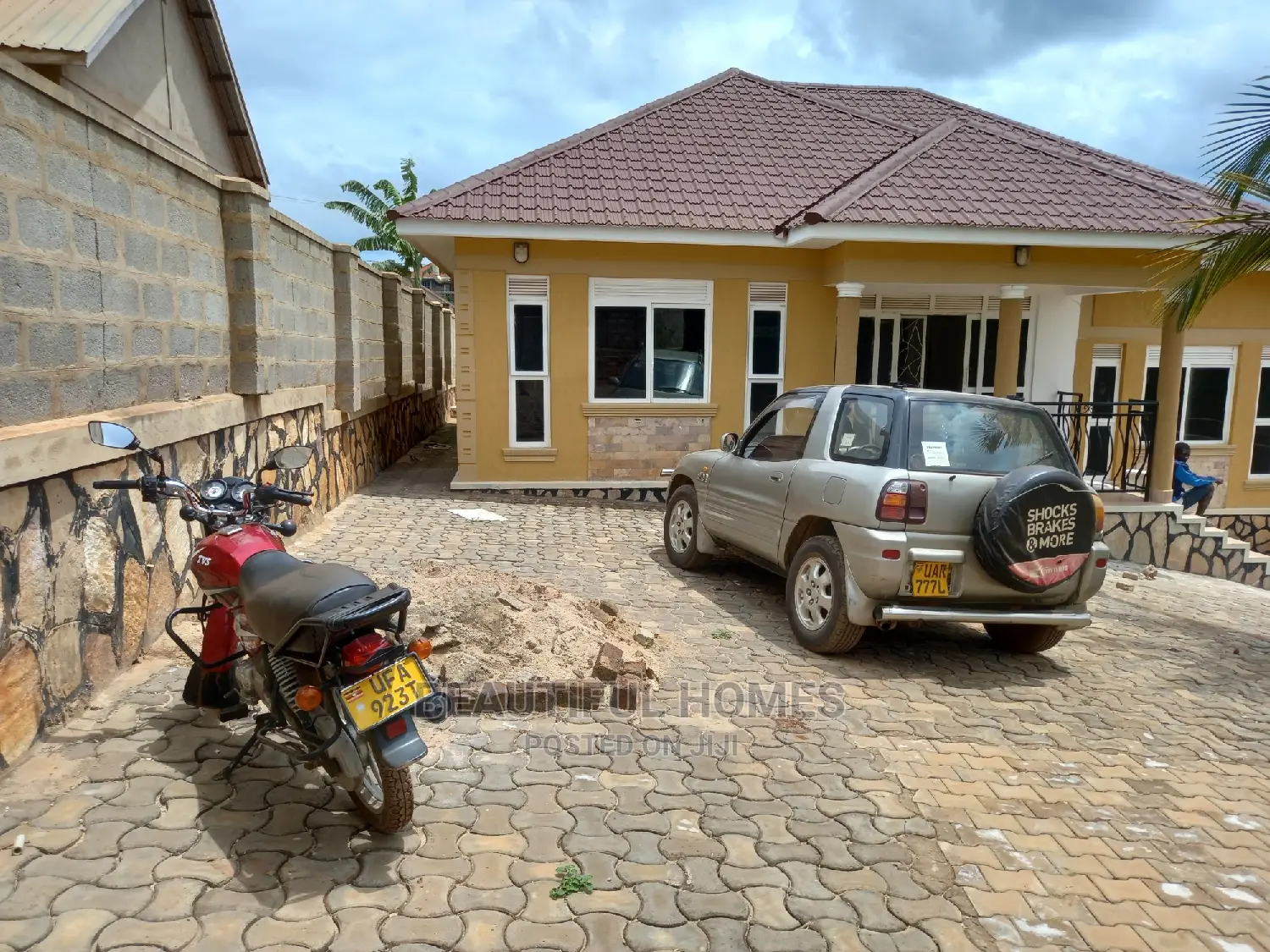 Furnished 3bdrm House in Kira Corporate for Sale