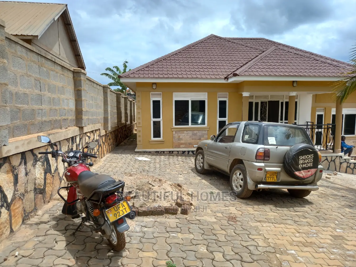 Furnished 3bdrm House in Kira Corporate for Sale
