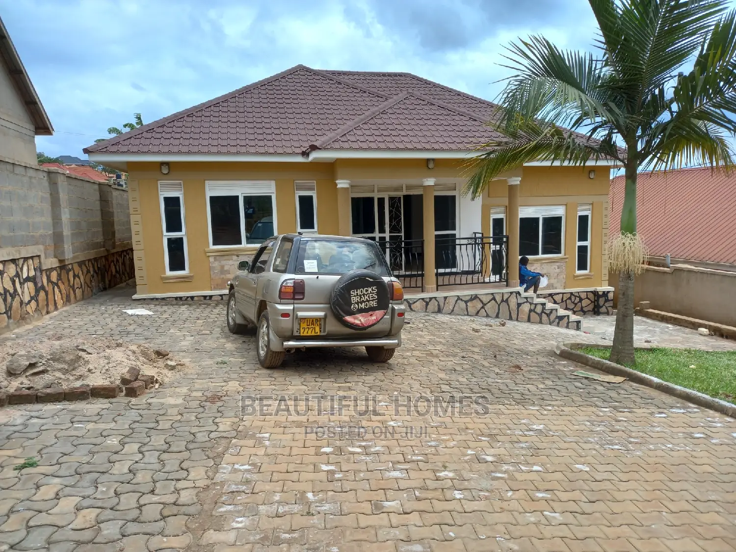 Furnished 3bdrm House in Kira Organised for Sale
