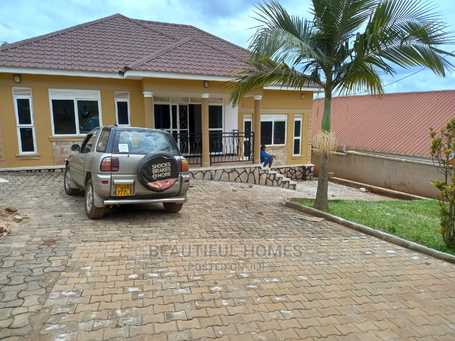 Furnished 3bdrm House in Kira Organised for Sale