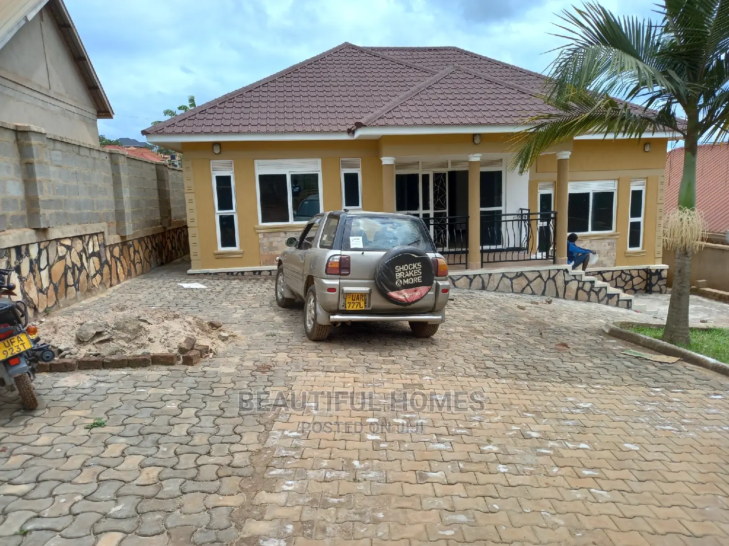 Furnished 3bdrm House in Kira Organised for Sale