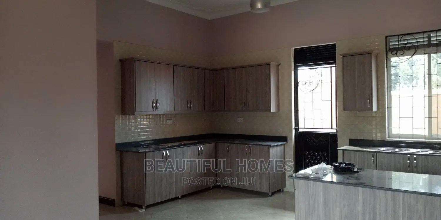 Furnished 2bdrm Condo in Kisaasi Tarmack, Central Division for Sale