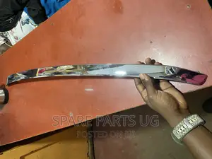 Toyota Vangaurd Bonnet Chrome / Bonnet Moulding
