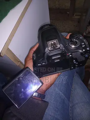 Canon: EOS 600D.