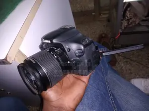 Canon: EOS 600D.