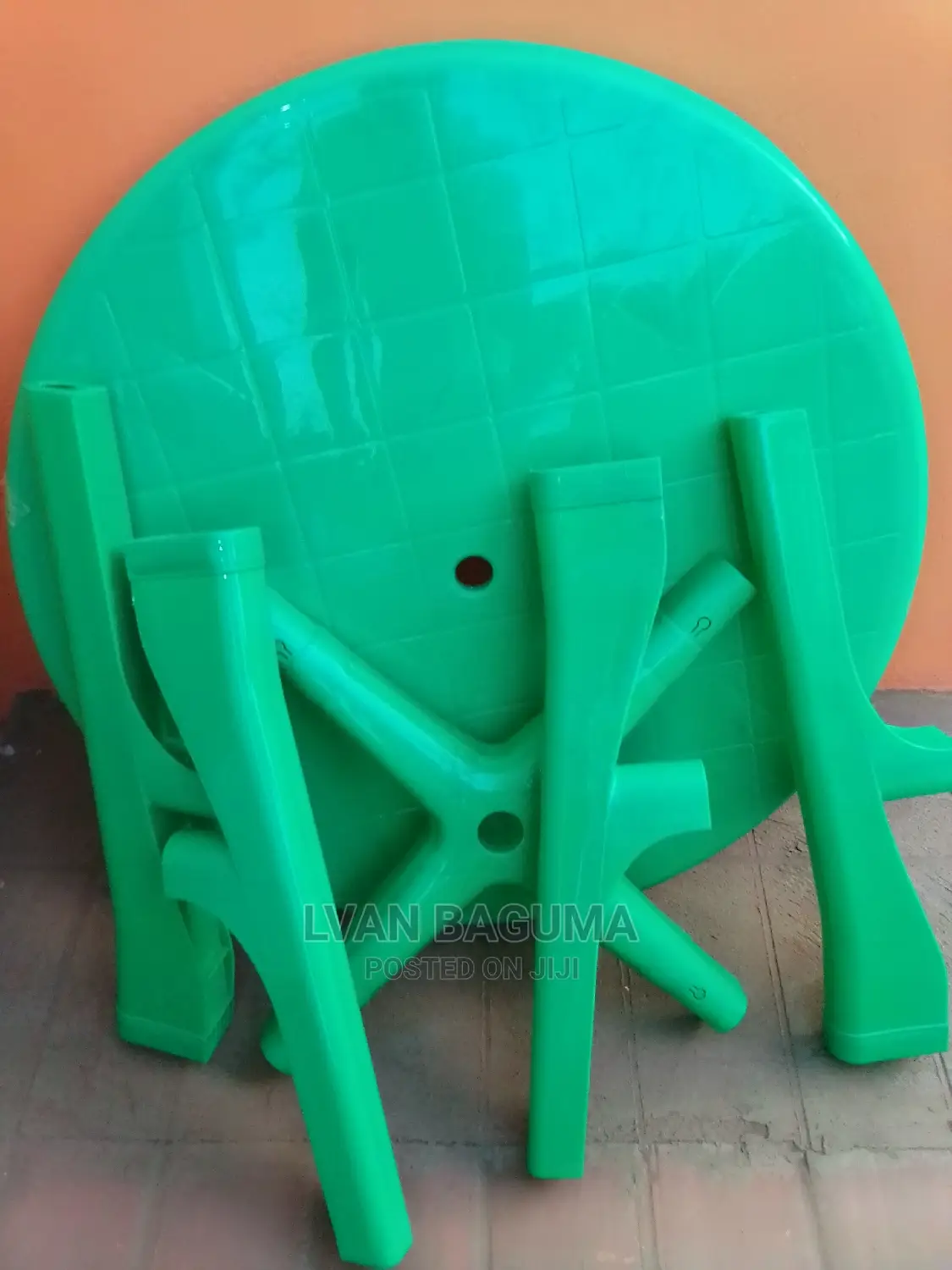 Round Plastic Strong Table - Holds Umbrellas Also