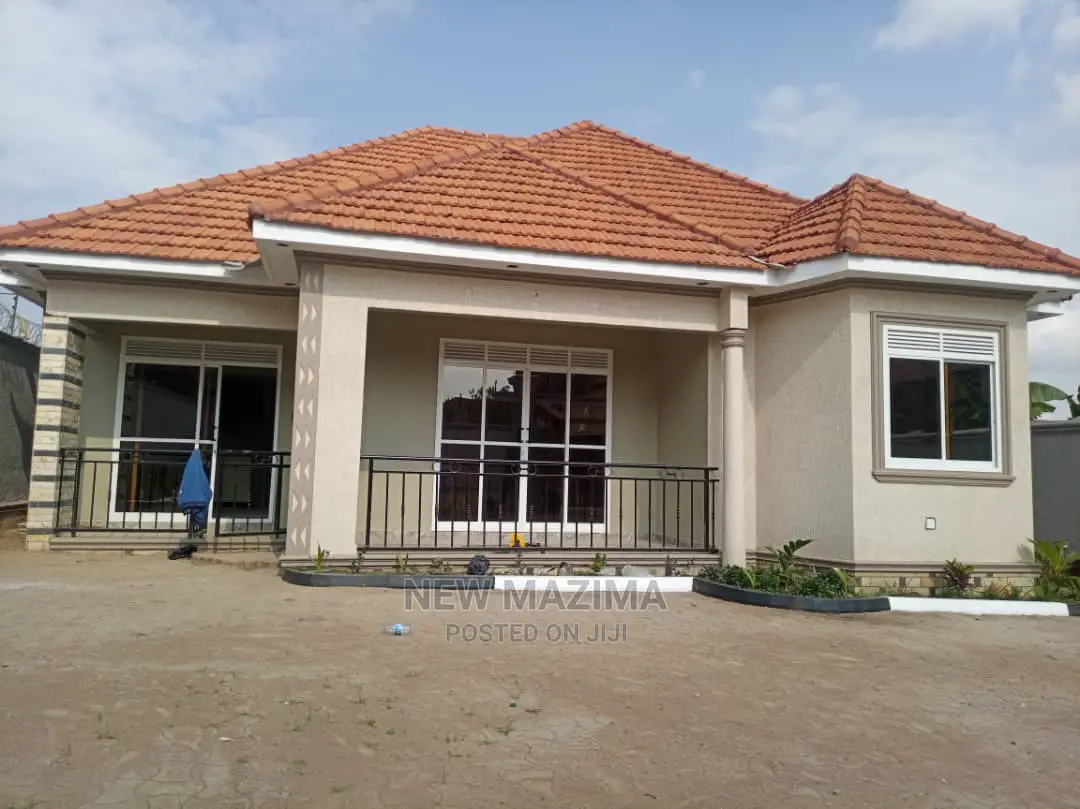 3bdrm Bungalow in Kitende Ntebe Rd, Central Division for Sale
