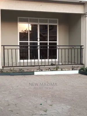 3bdrm Bungalow in Kitende Ntebe Rd, Central Division for Sale