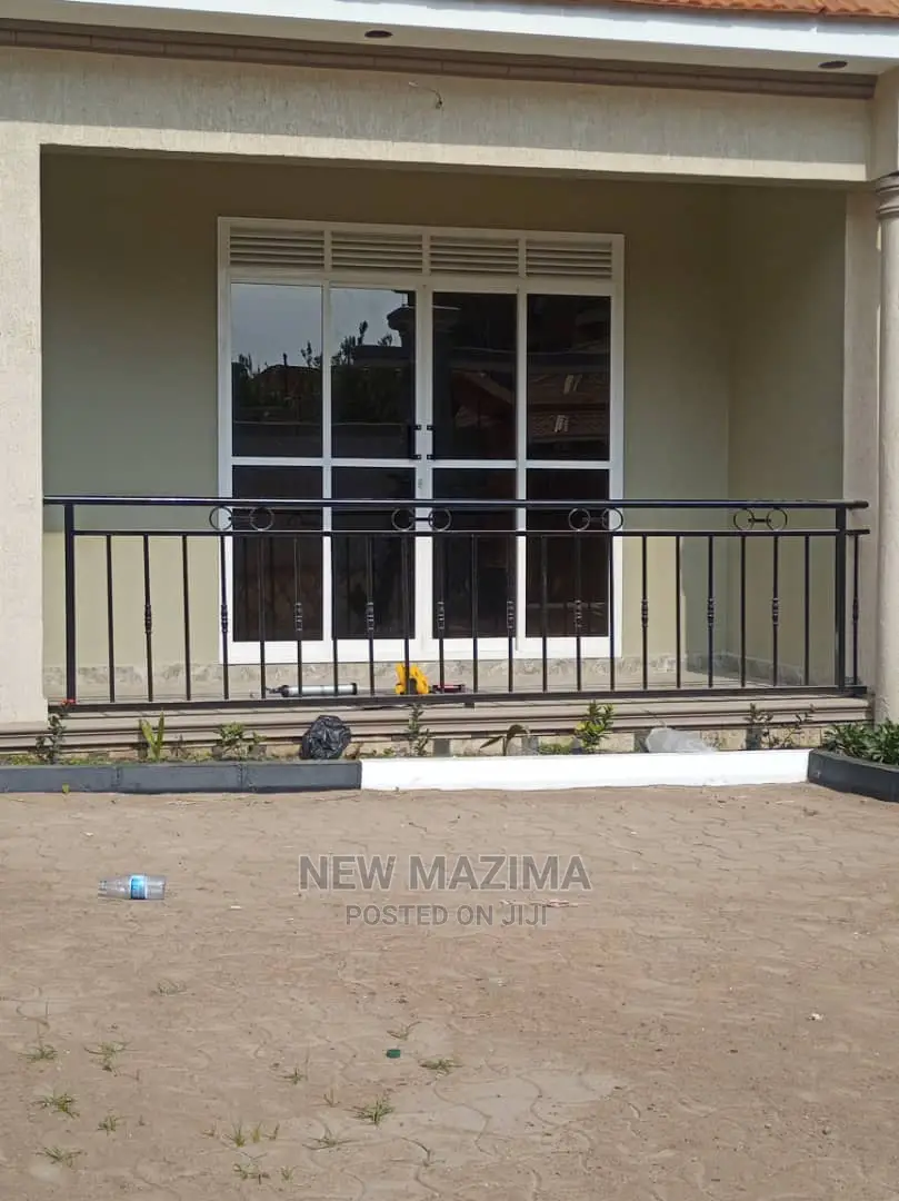 3bdrm Bungalow in Kitende Ntebe Rd, Central Division for Sale