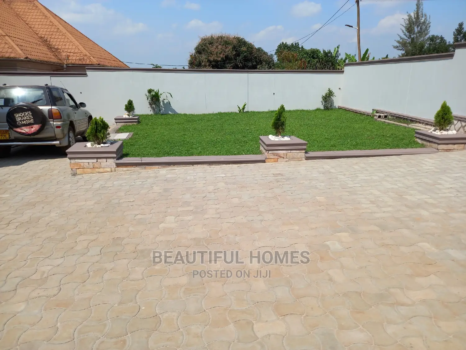 Furnished 4bdrm House in Kira for Sale