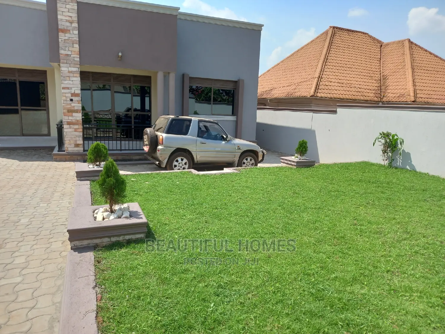 Furnished 4bdrm House in Kira for Sale