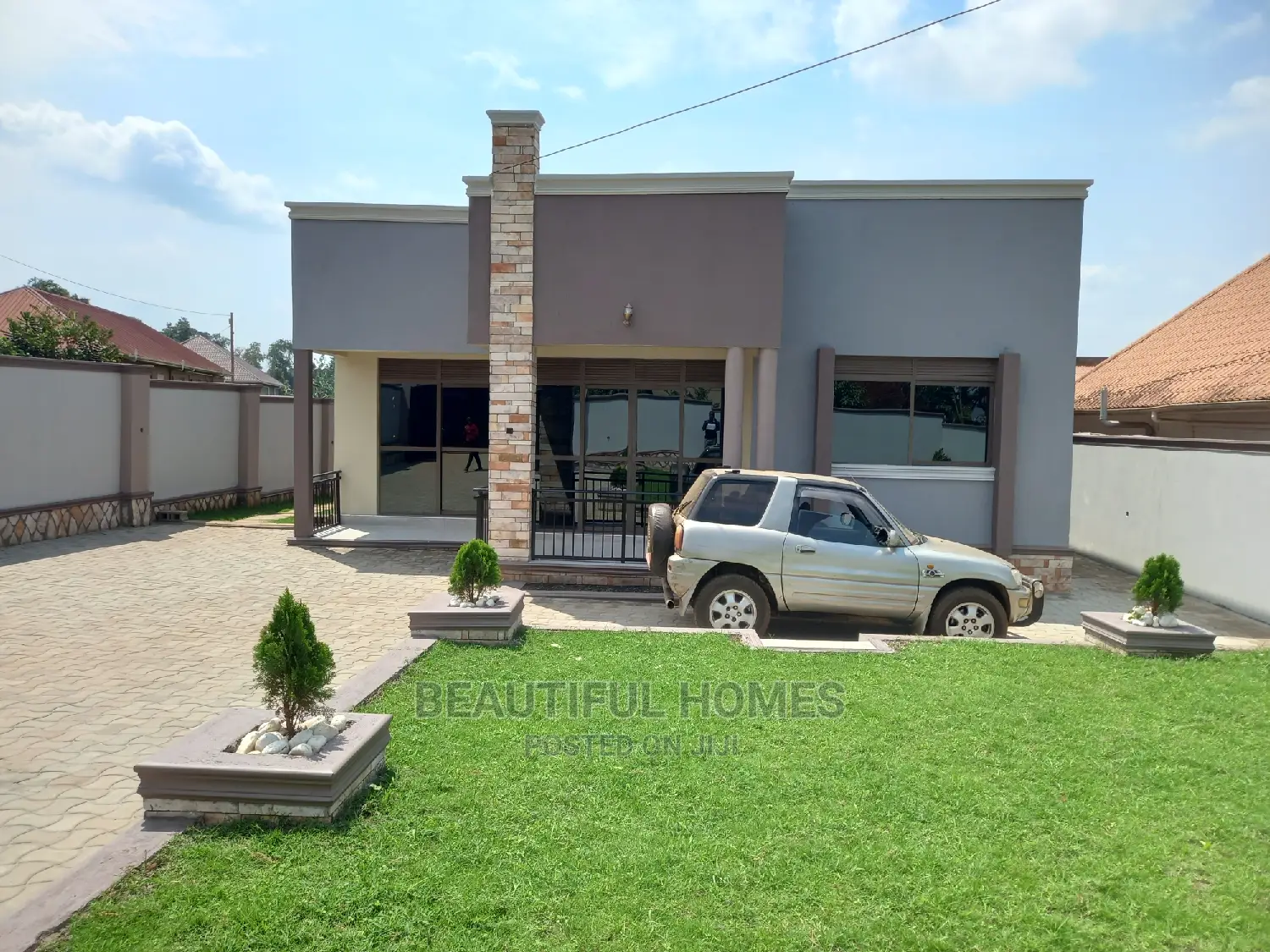 Furnished 4bdrm House in Kira for Sale