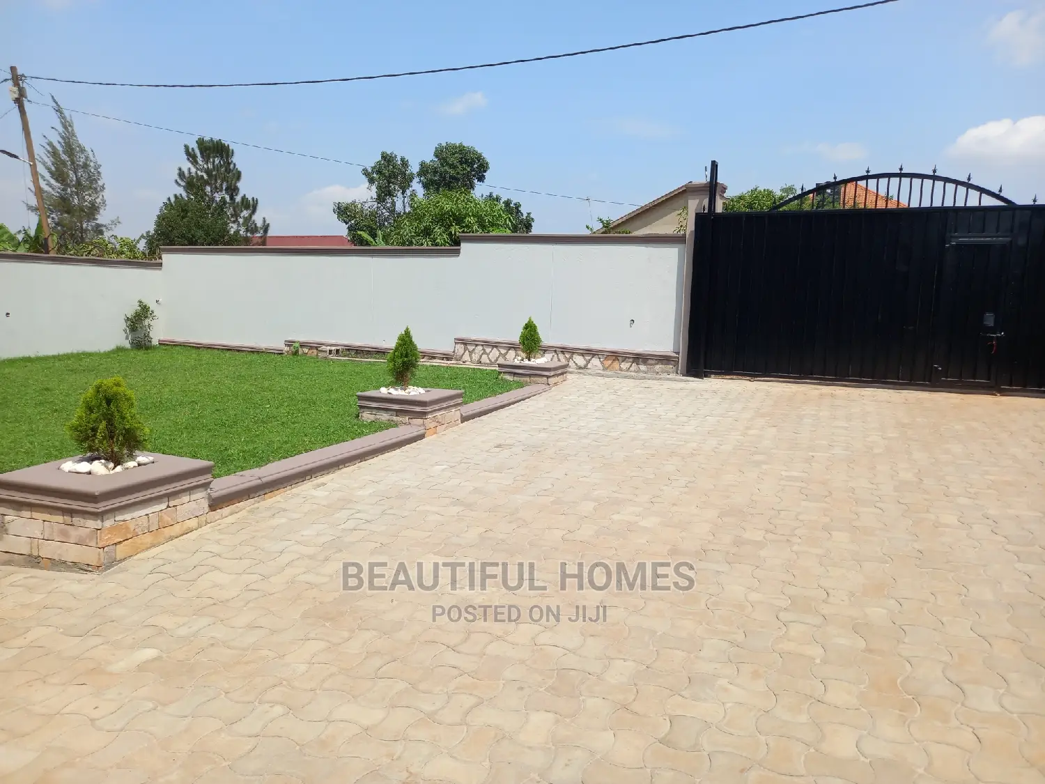 Furnished 4bdrm House in Kira for sale