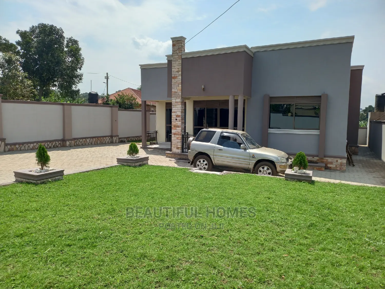 Furnished 4bdrm House in Kira for Sale