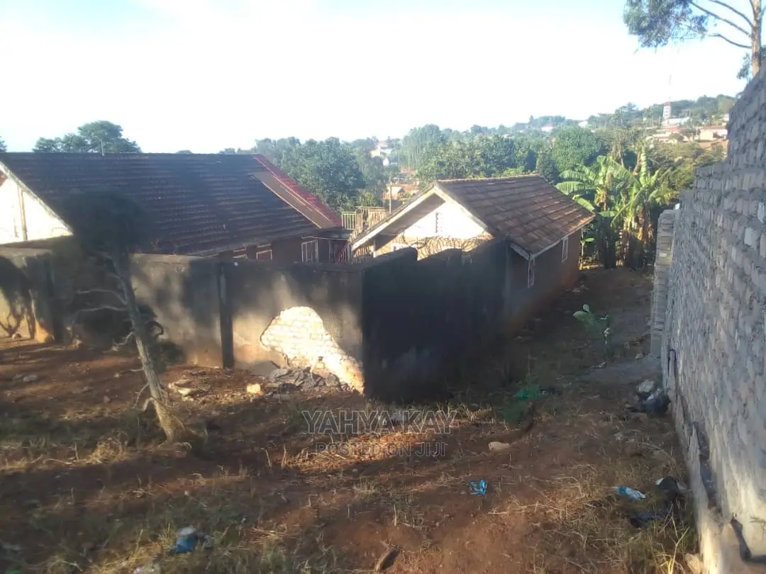 Furnished 3bdrm Mansion in Nyendo for sale