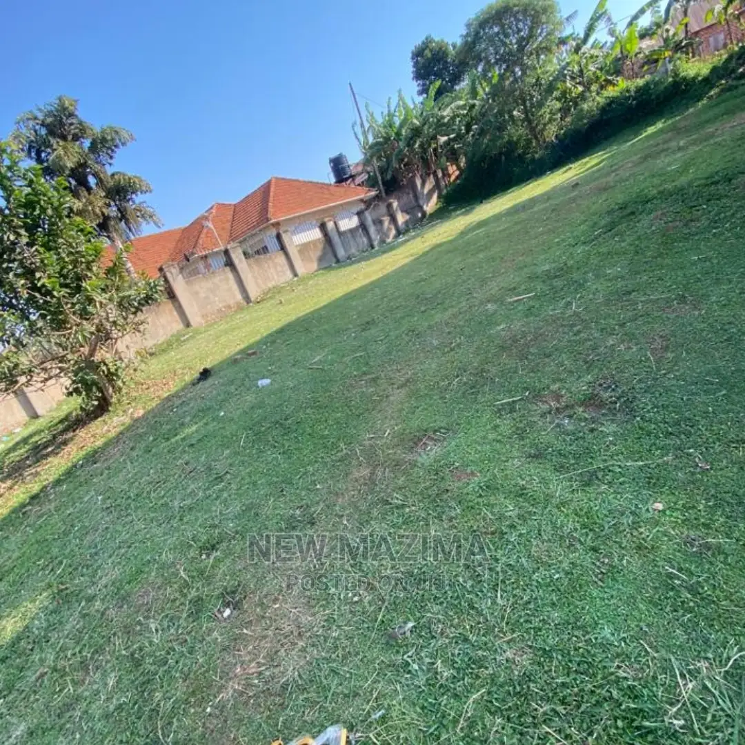 Very Affordable Beautiful Plot Quicksale in Bunamwaya Titled